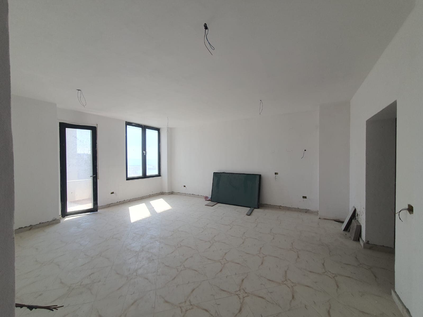 SHITET APARTAMENT 2+1 ME PAMJE DETI,VOLLGA,DURRES. 4