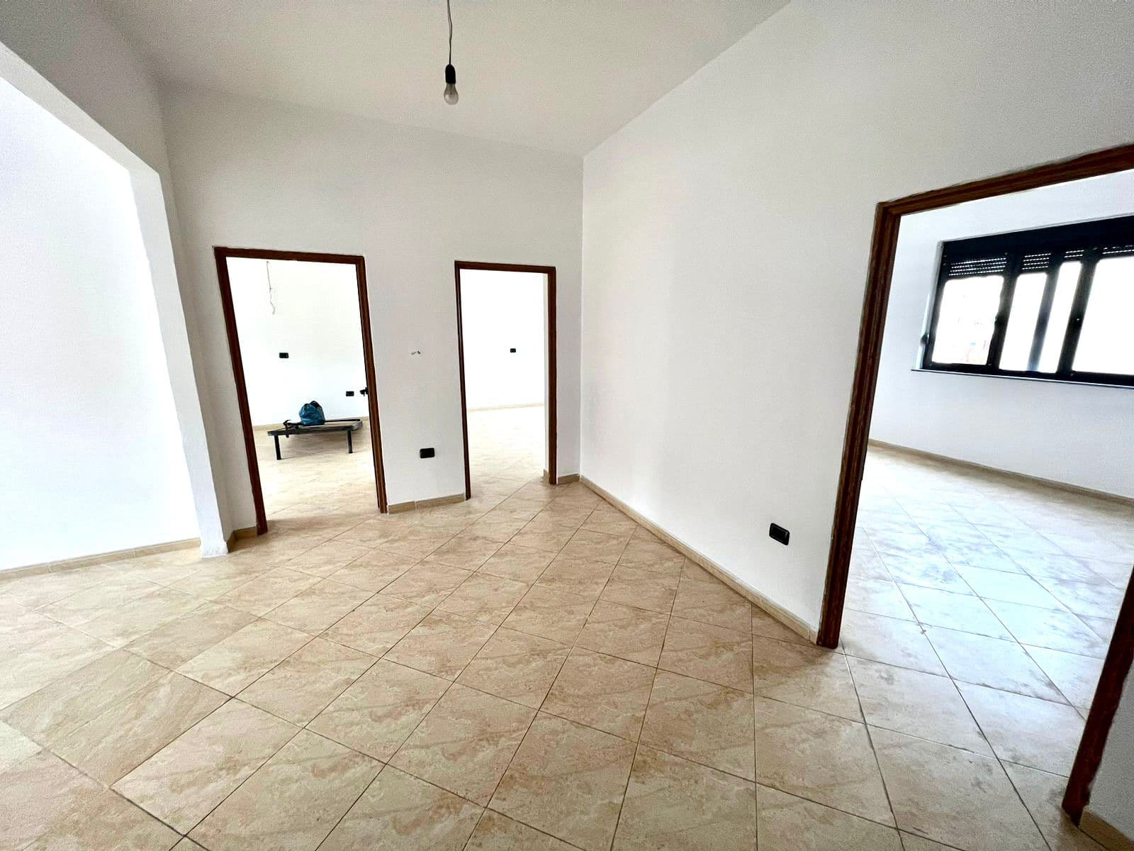 SHITET APARTAMENT 3+1 PRANE ISH RAJONIT , DURRES. 4