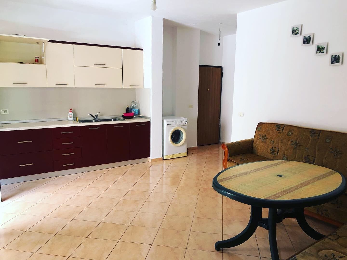SHITET APARTAMENT 1+1 PRANE PELIKANIT PLAZH ,DURRES!