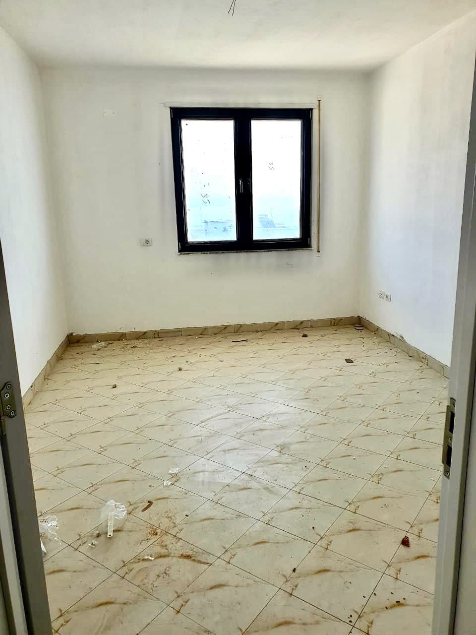 SHITET APARTAMENT 2+1 PERBALL DETIT VOLLGA,DURRES. 3