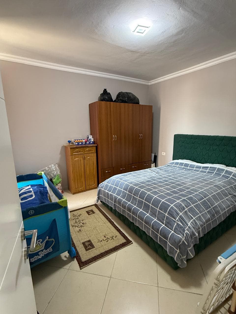 SHITET APARTAMENT 2+1 PRANE UJESJELLESIT, DURRES