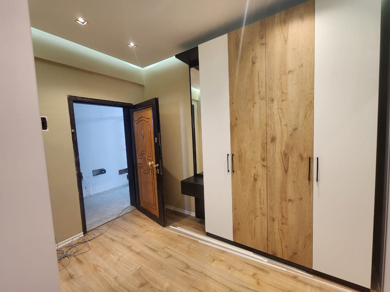 SHITET APARTAMENT 1+1 PRANE RROTES KUQE ,DURRES. 3