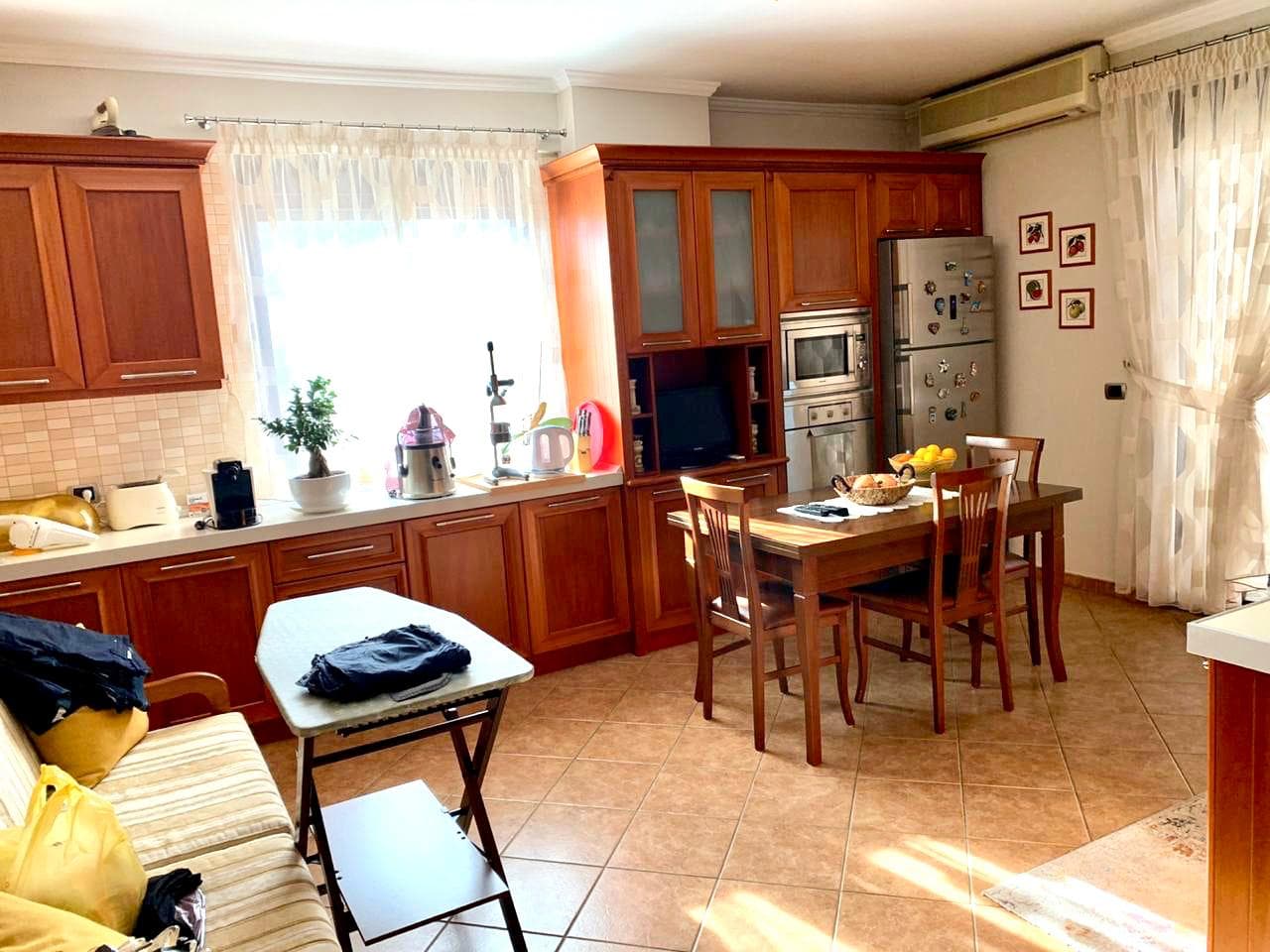 SHITET APARTAMENT 3+1 PRANE SHKOLLES JUSUF PUKA, QENDER, DURRES. 3