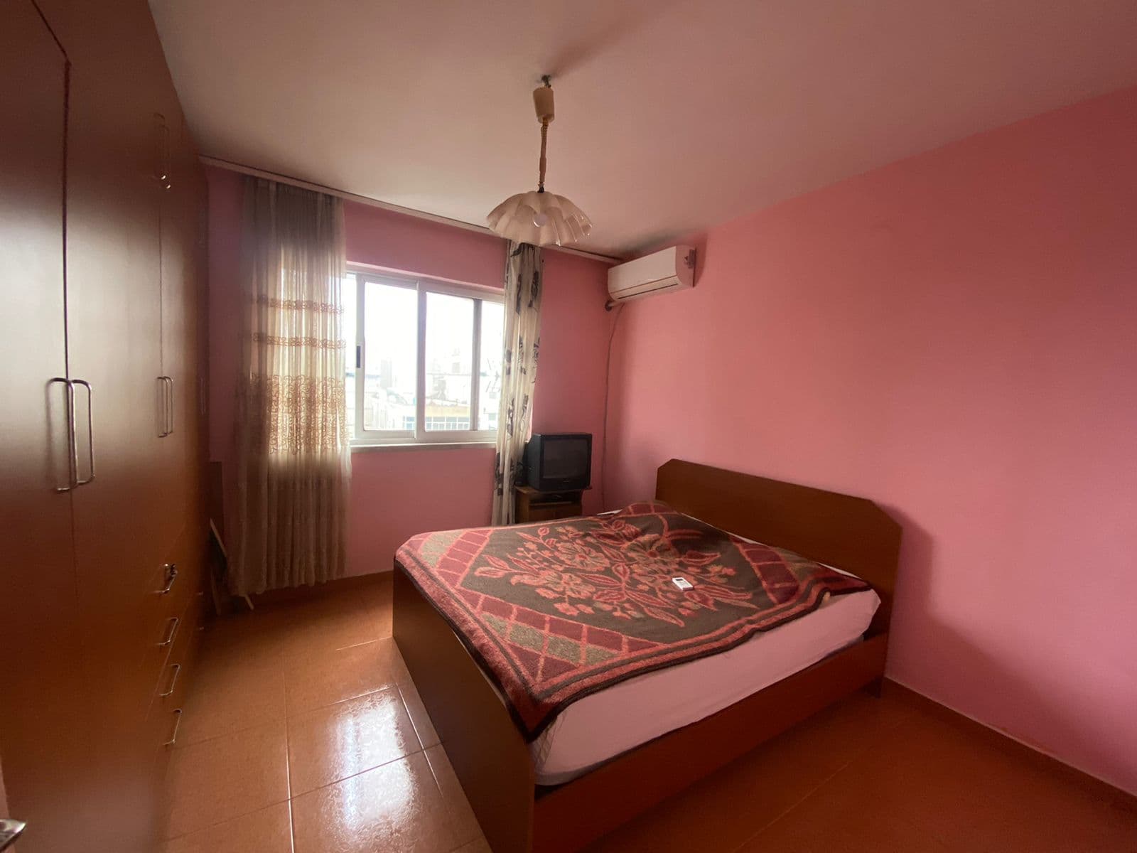 SHITET APARTAMENT 2+1 PRANE DREJTORISE SE POLICISE, DURRES. 3