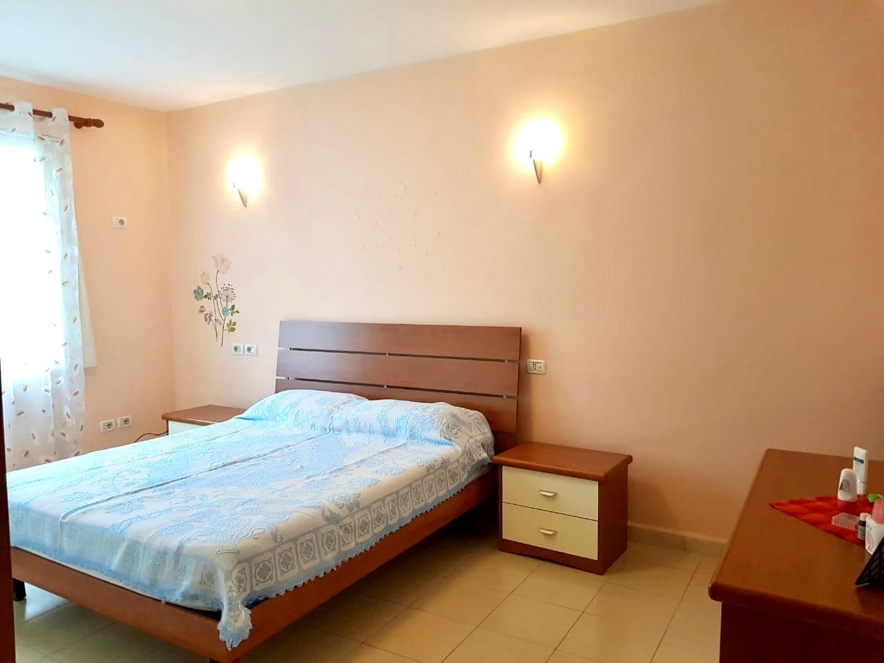 SHITET APARTAMENT 2+1 , PRANE SHKOLLES 2 GJELAT, DURRES. 4