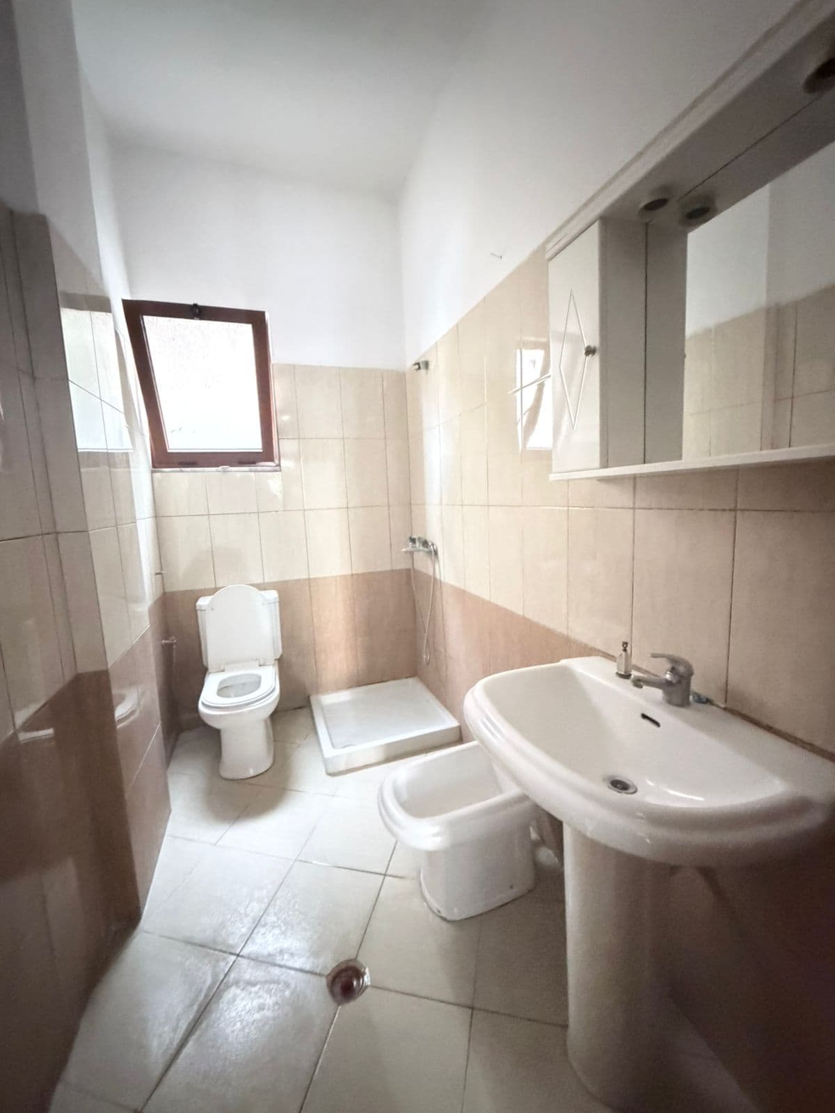 JEPET ME QERA SHTEPI PRIVATE PRANE TREGUT INDUSTRIAL, DURRES 2