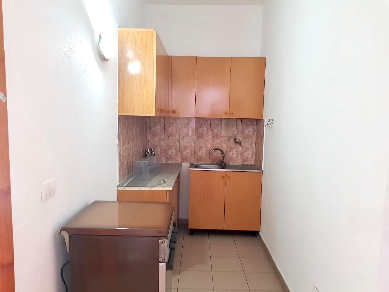 SHITET APARTAMENT 1+1 MBRAPA PASTICERI PELIKAN, PLAZH, DURRES. 2