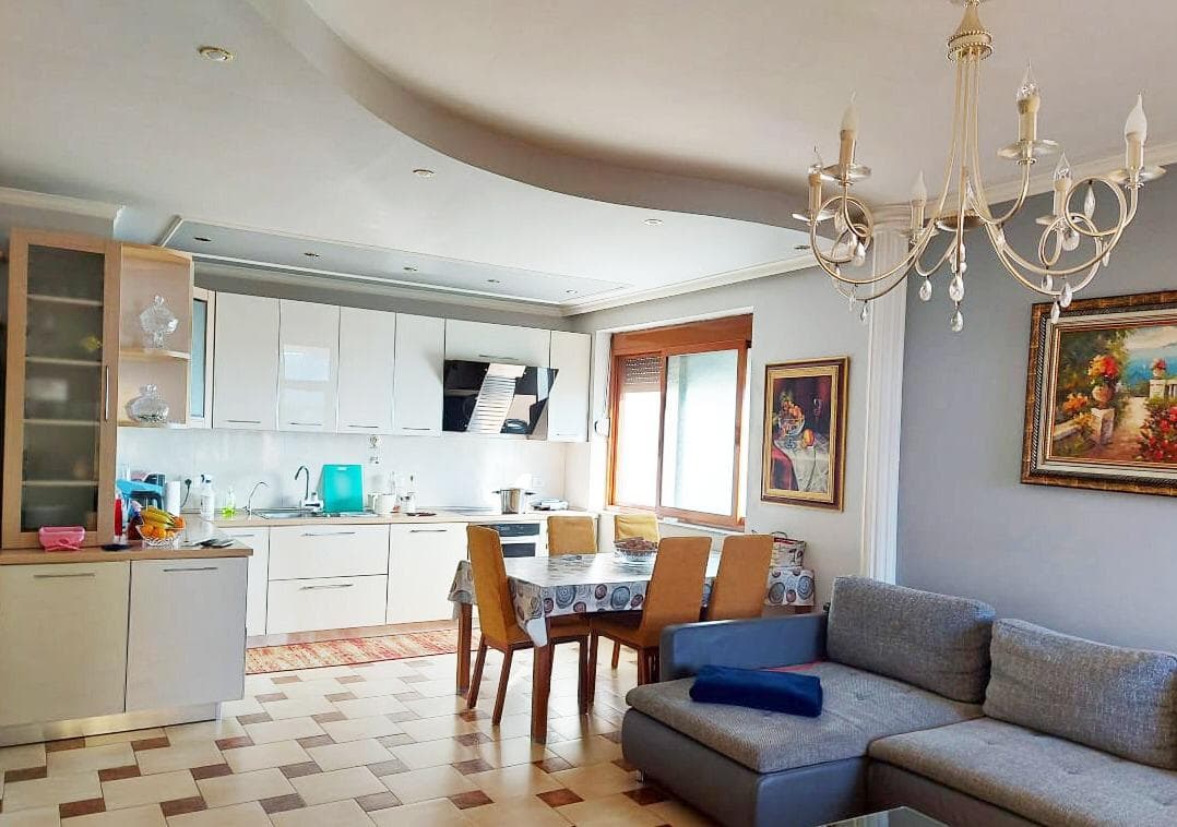 SHITET APARTAMENT 2+1+GARAZHD,PRANE AMFITEATRIT,DURRES.