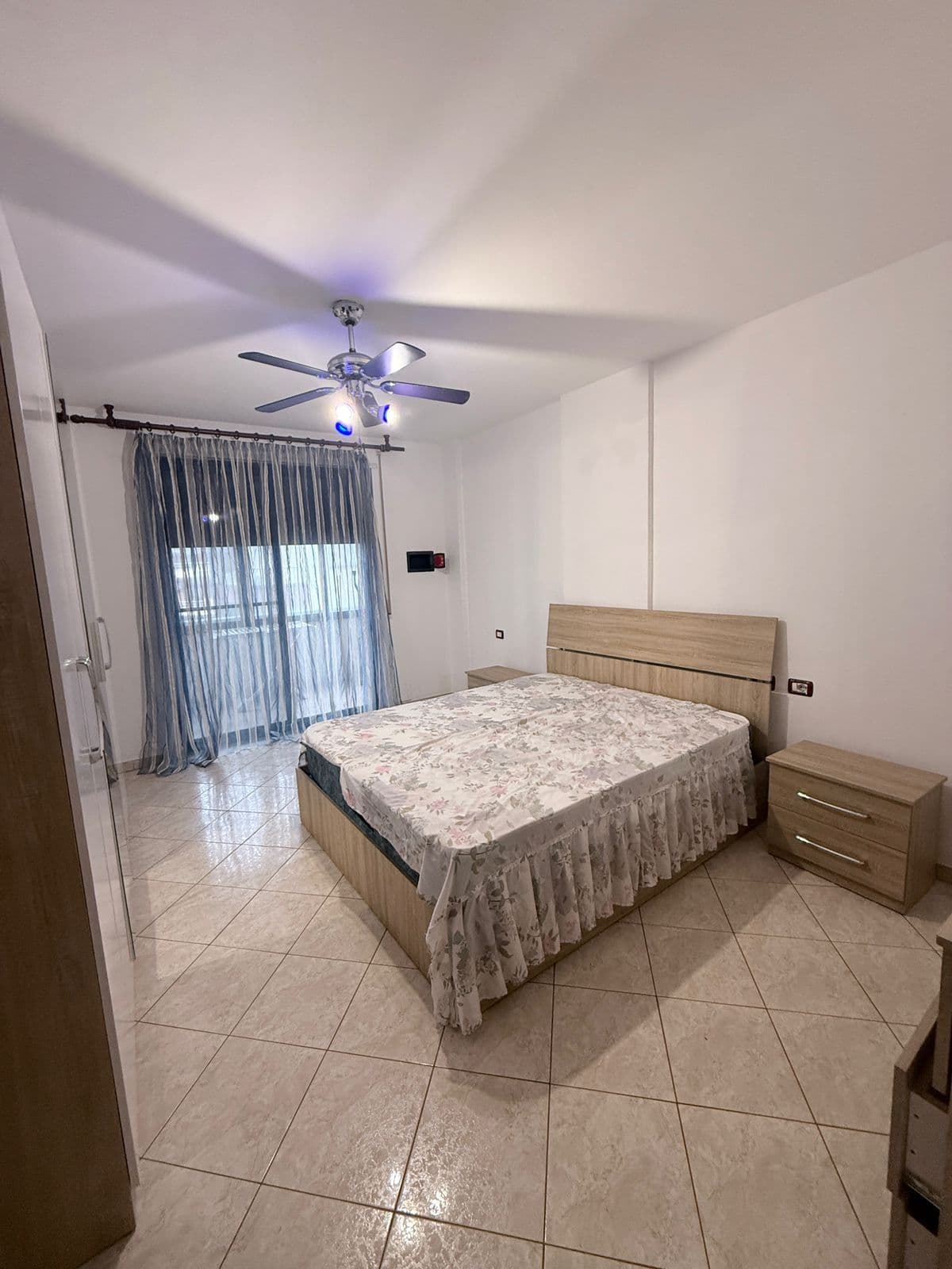 JEPET ME QERA APARTAMENT 1+1 ZONA PLAZH TEK RESTORANT "RIFAT PESHKATARI"
