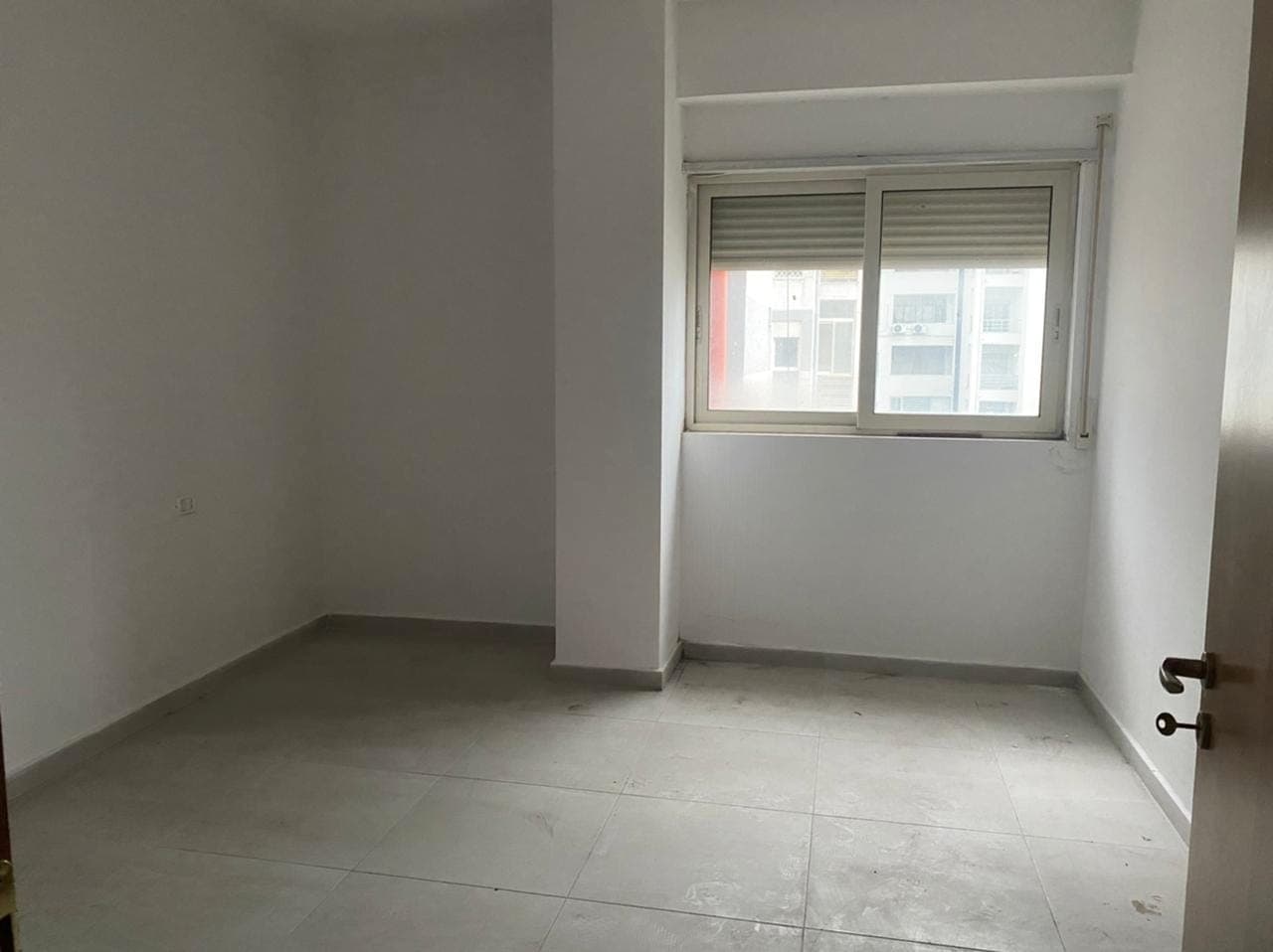 SHITET APARTAMENT 2+1 LAGJA 17 PRANE UJESJELLESIT , DURRES . 3