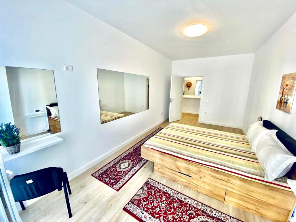 SHITET APARTAMENT 1+1 ME PAMJE NGA DETI, PRANE VILA KORAL, PLAZH, DURRES. 4