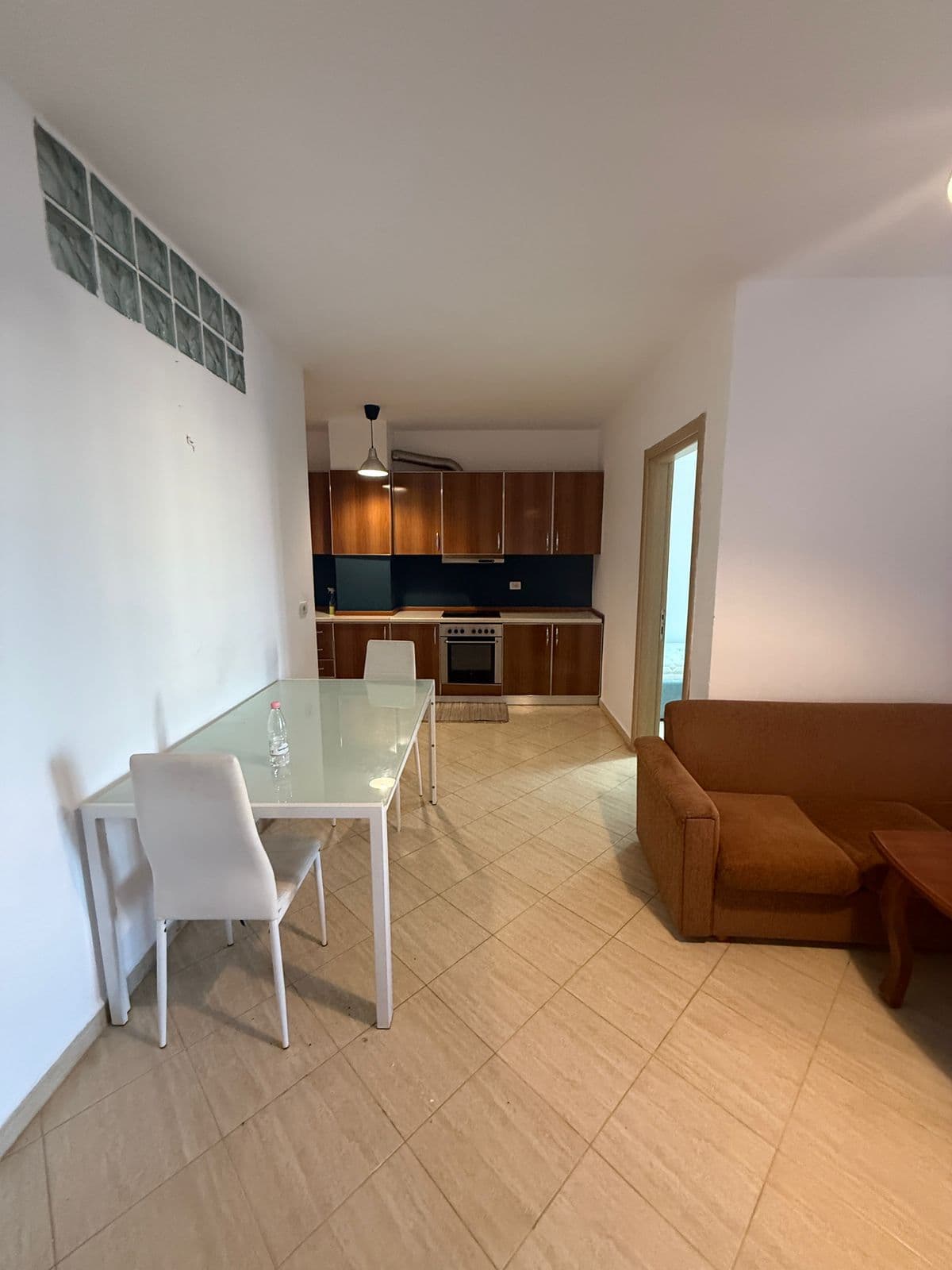 JEPET ME QERA APARTAMENT 2+1 ZONA POLIKLINIKA DURRES 3