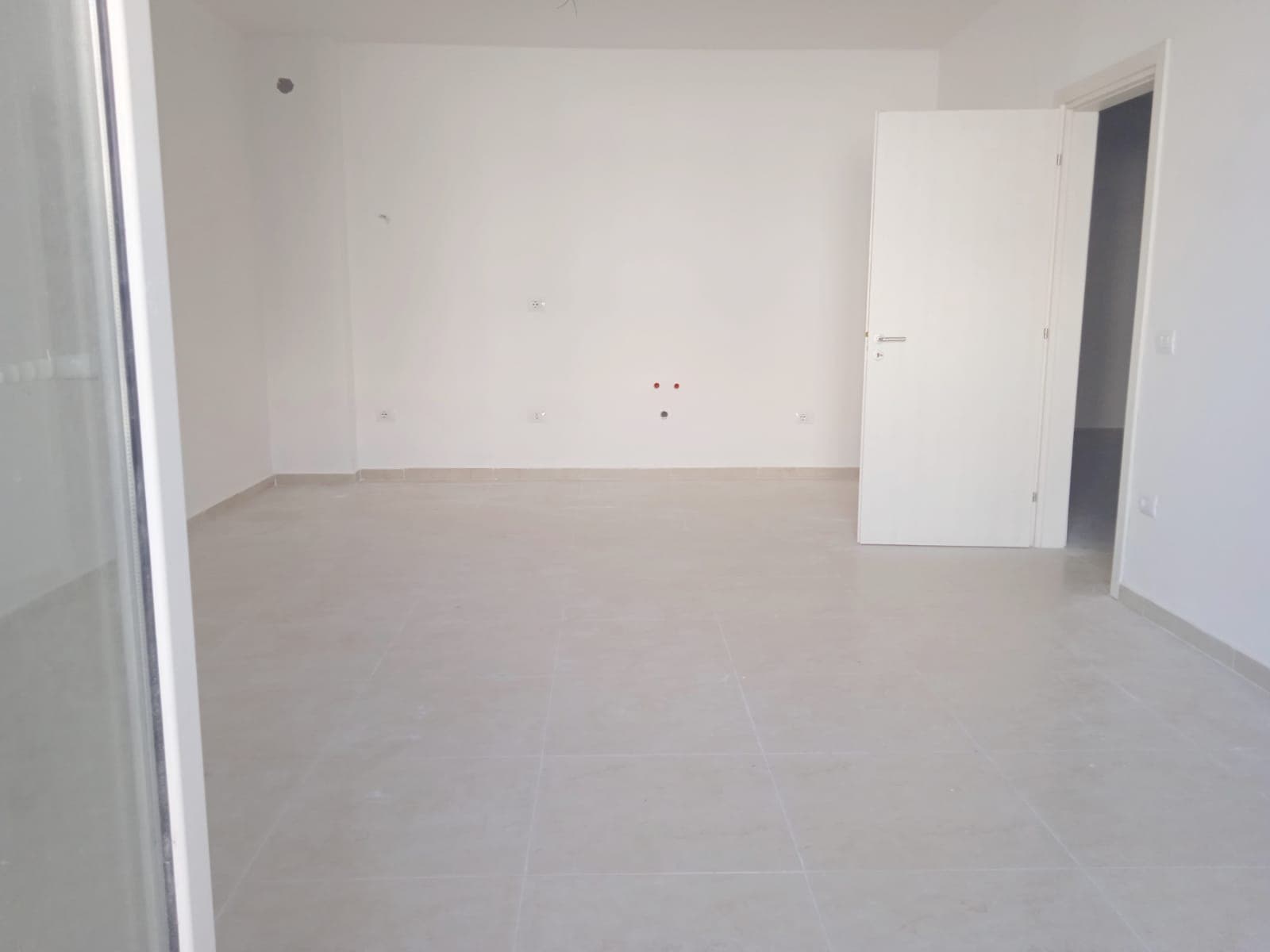 SHITET APARTAMENT 2+1 PRANE PORTIT,DURRES. 2