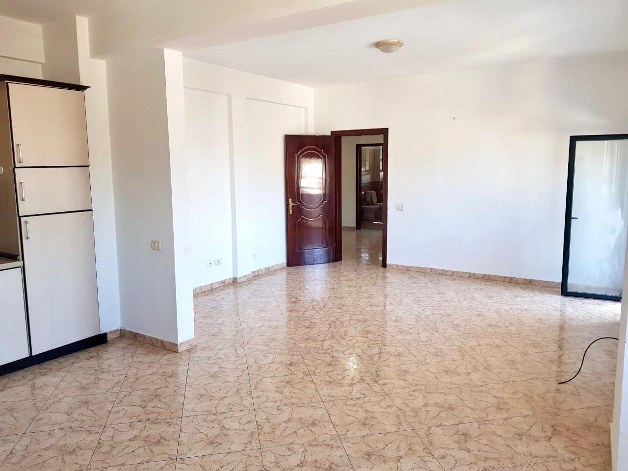 JEPET ME QERA APARTAMENT 2+1, MBRAPA DEGES POLICISE,DURRES. 4