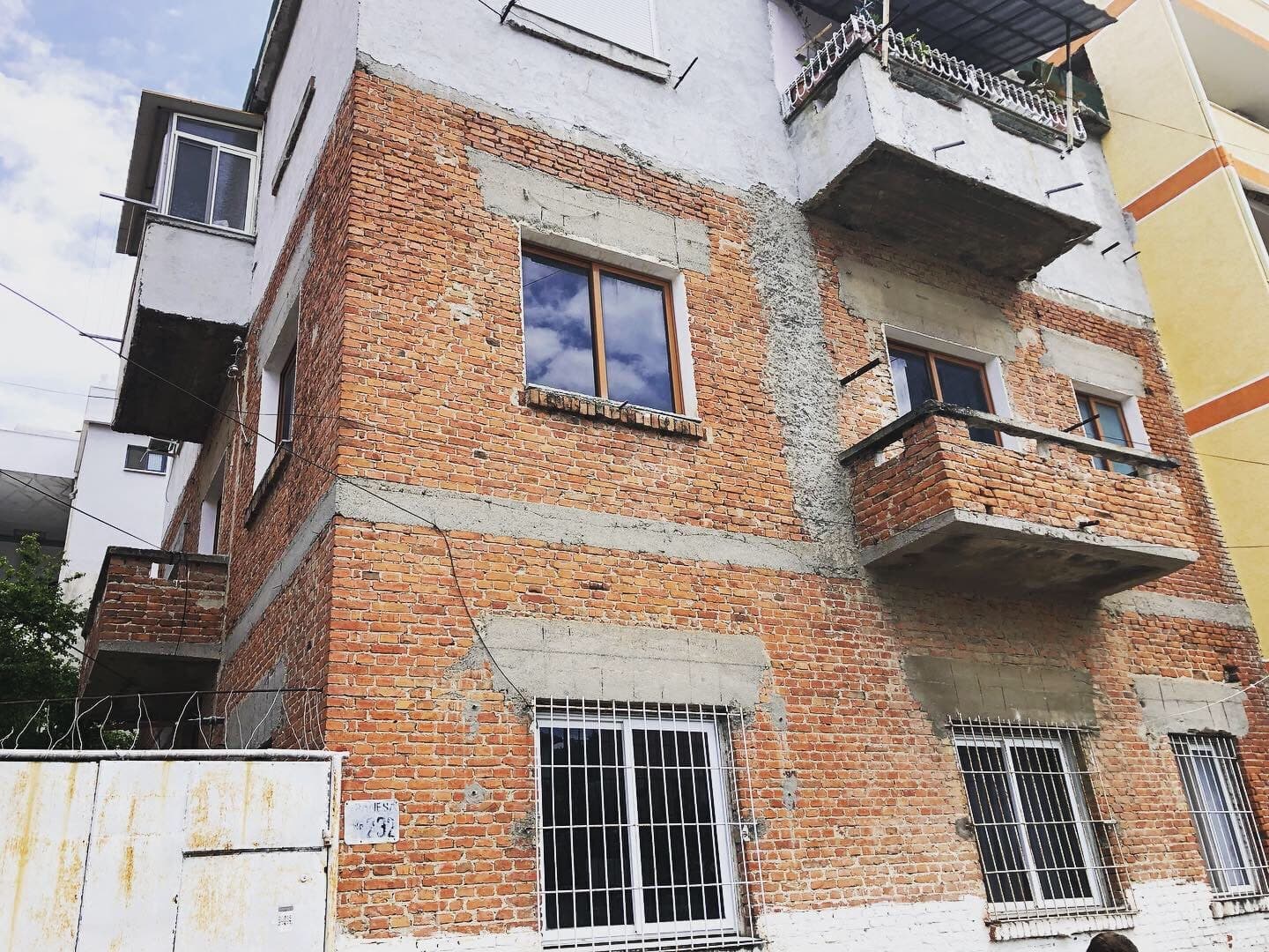 SHITET APARTAMENT 3+1 PRANE SHKOLLES EFTALI KOCI!