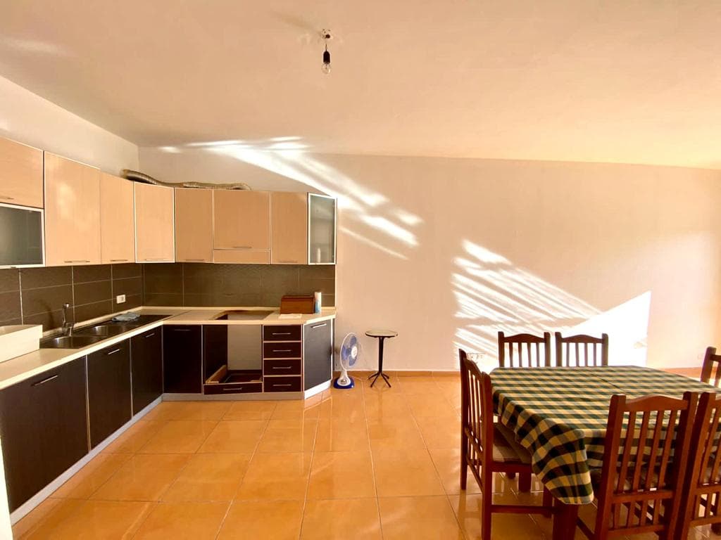 SHITET APARTAMENT 2+1 PRANE BANKES NOA, MUZEUMI, DURRES. 3