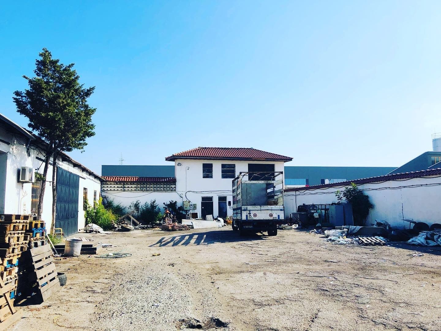 SHITET KOMPLEKS MAGAZINASH NE SHKOZET,DURRES! 3