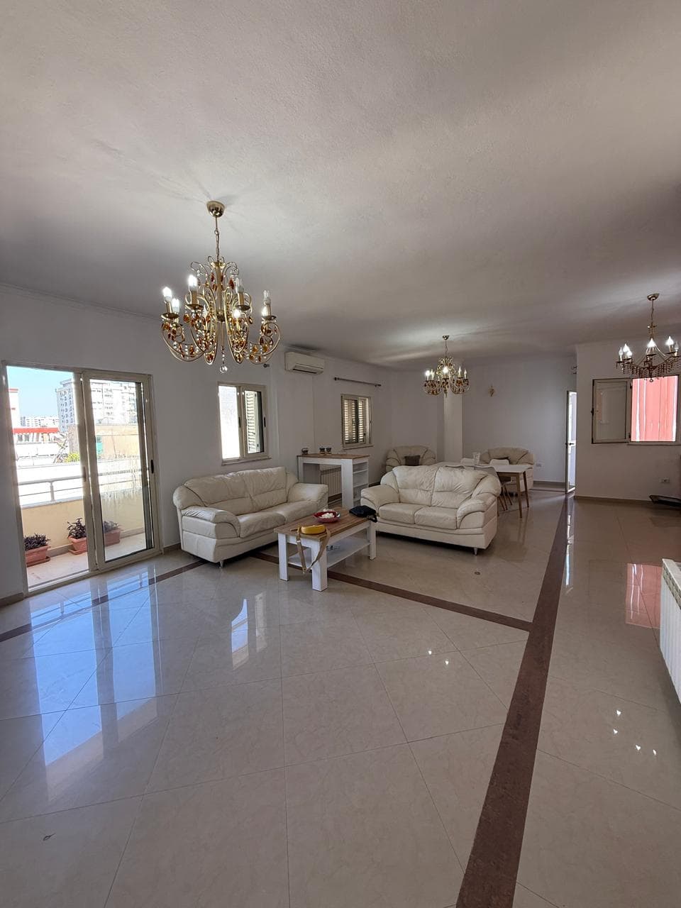 JEPET ME QERA APARTAMENT 2+1 TEK KAZAZI DURRES 2