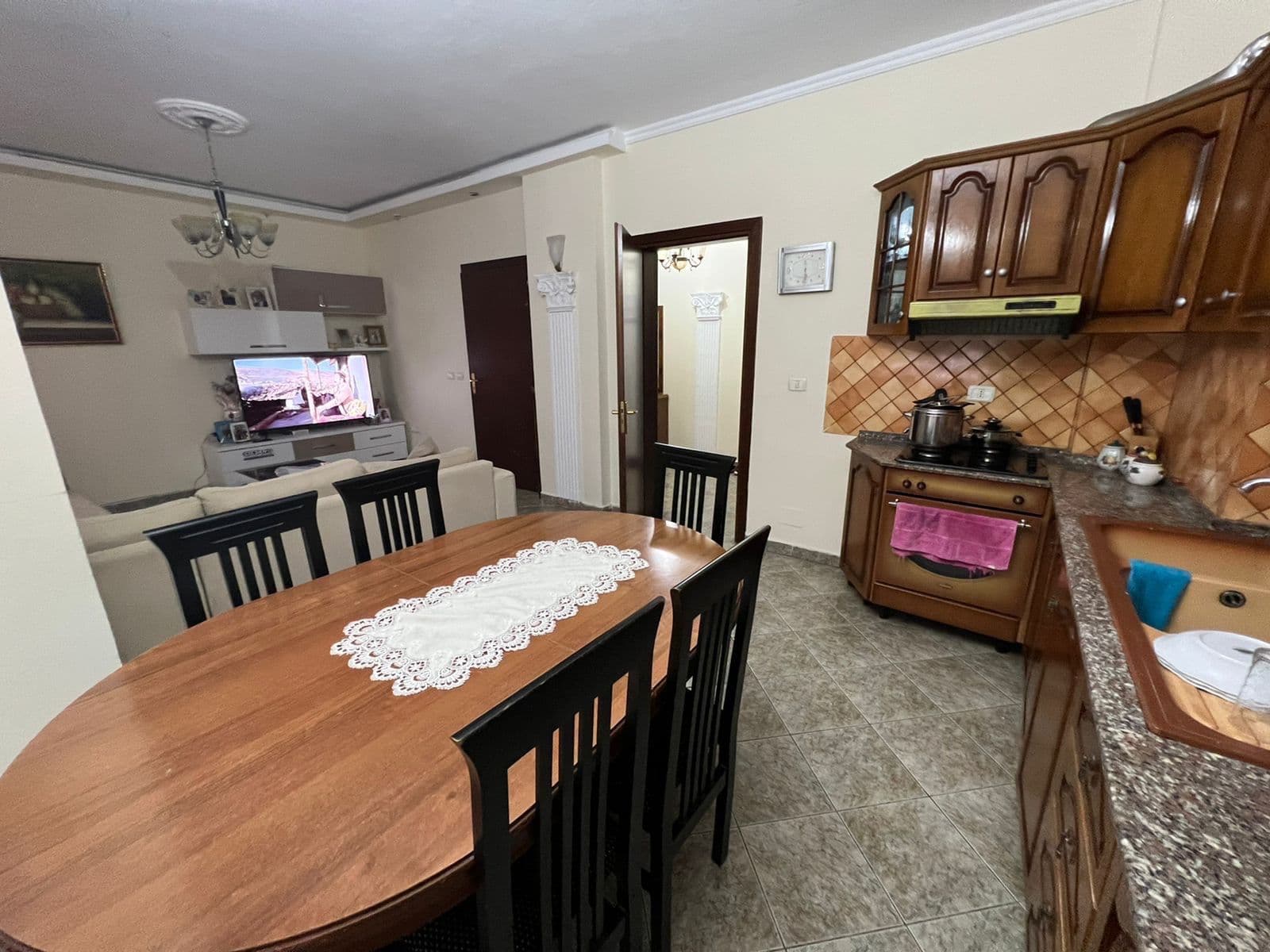 SHITET APARTAMENT 2+1 LAGJA 6 PRANE ISH RAJONIT,DURRES. 2