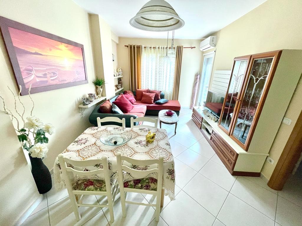 SHITET APARTAMENT 1+1 PRANE KARBURANT KASTRATI, VOLLGA, DURRES.