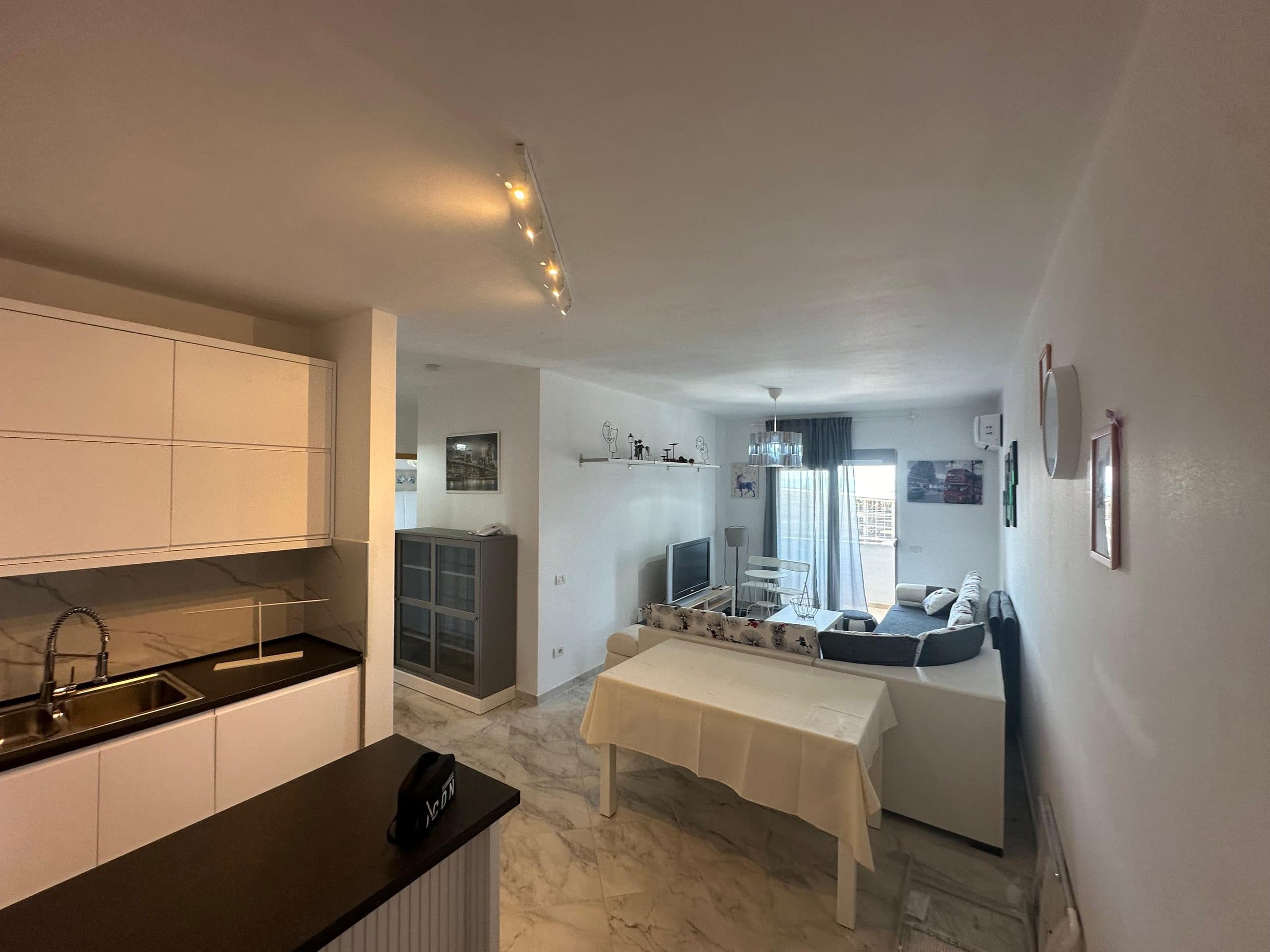 JEPET ME QERA APARTAMENT 3+1, STACIONI I TRENIT, DURRES.