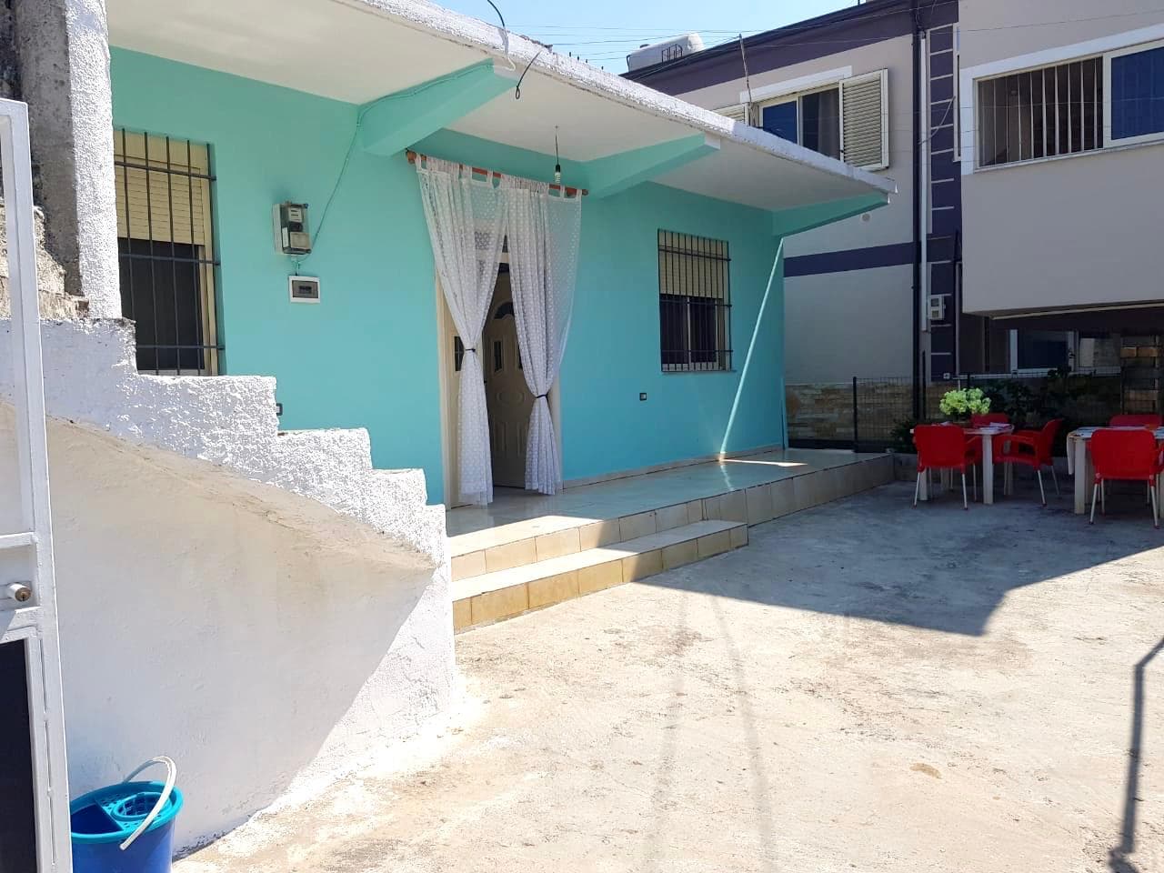 SHITET SHTEPI PRIVATE 4+1 .LAGJA 13,RROTA E KUQE ,PLAZH DURRES!