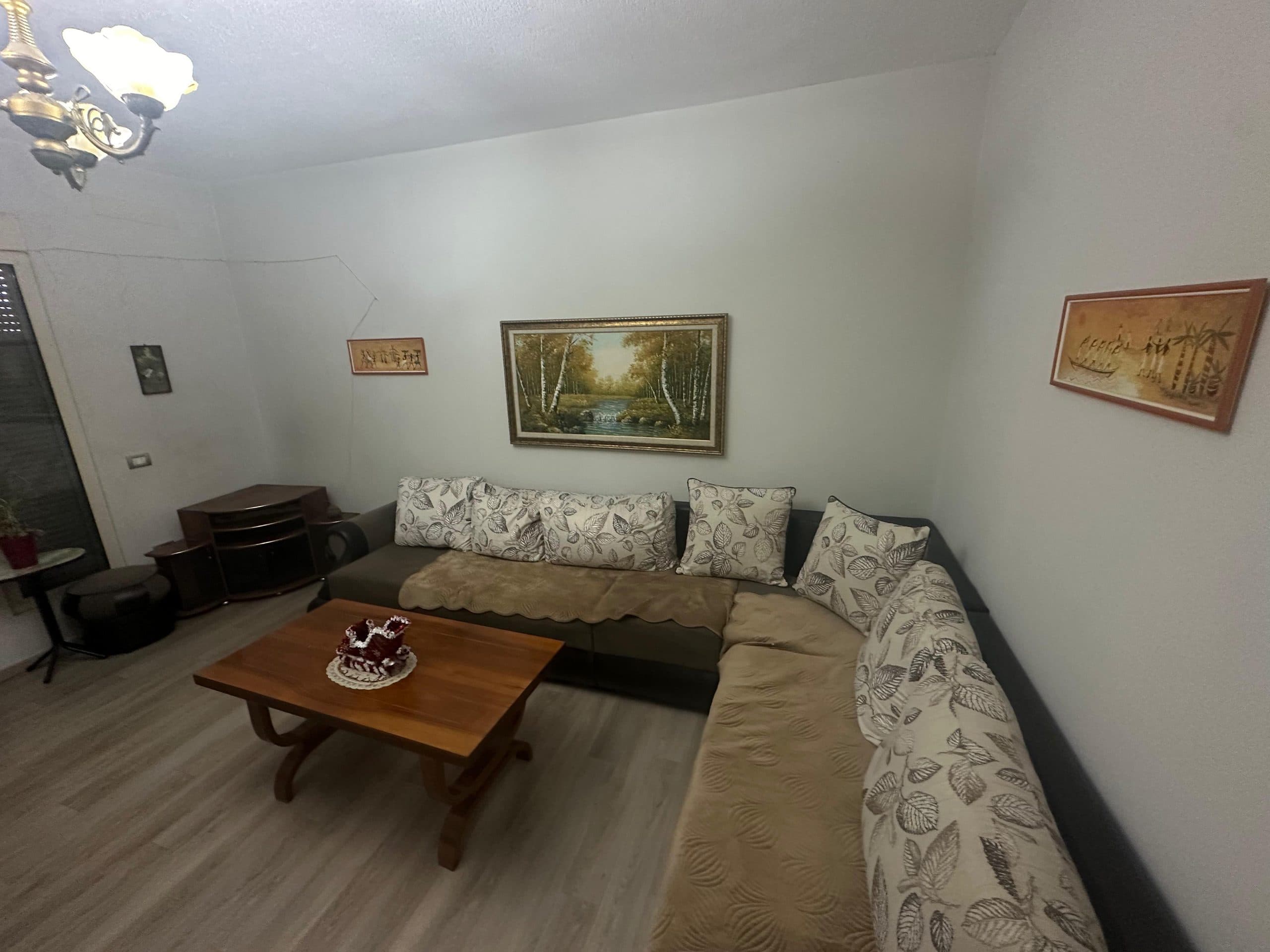 JEPET ME QERA APARTAMENT 1+1, PRANE PALLATIT SPORTIT, DURRES.