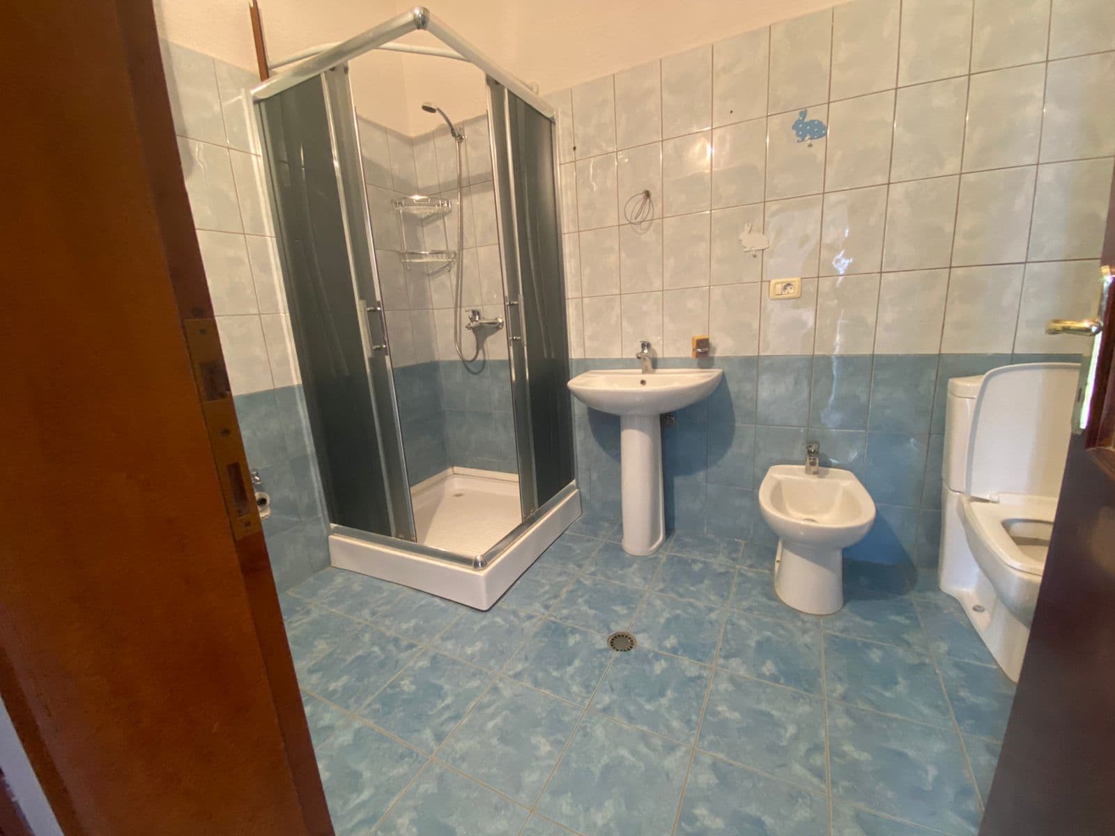SHITET APARTAMENT 1+1 PRANE SHKOLLES BAJRAM CURRI, PLAZH,DURRES. 2
