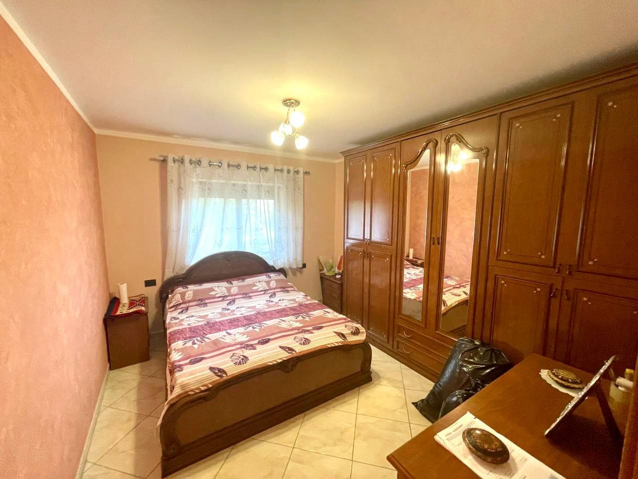 SHITET APARTAMENT 2+1 PRANE SHKOLLES NAIM FRASHERI, DURRES. 4