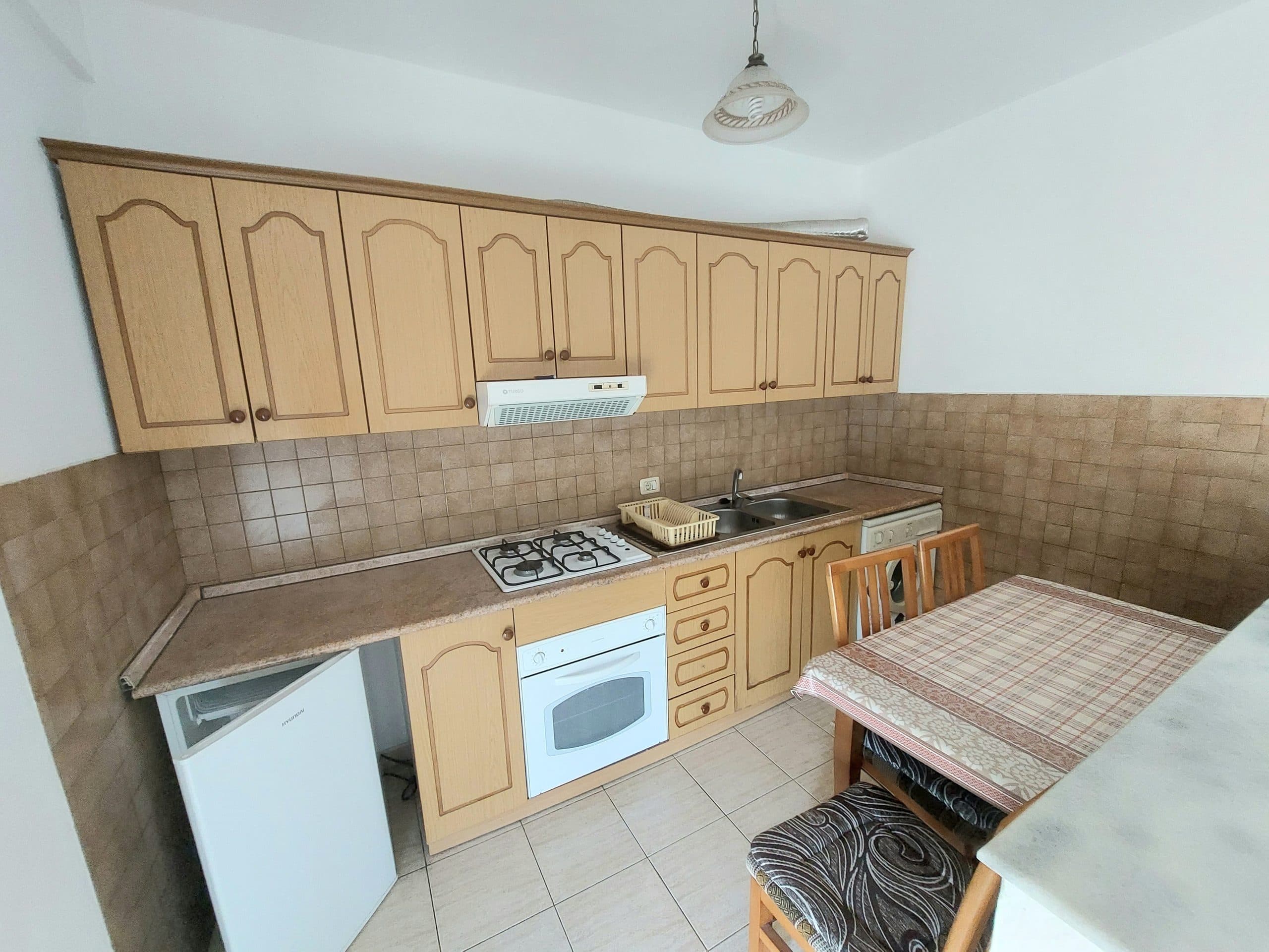 JEPET ME QERA APARTAMENT 1+1 ,PRANE SHKOLLES "BAJRAM CURRI", PLAZH , DURRES. 3