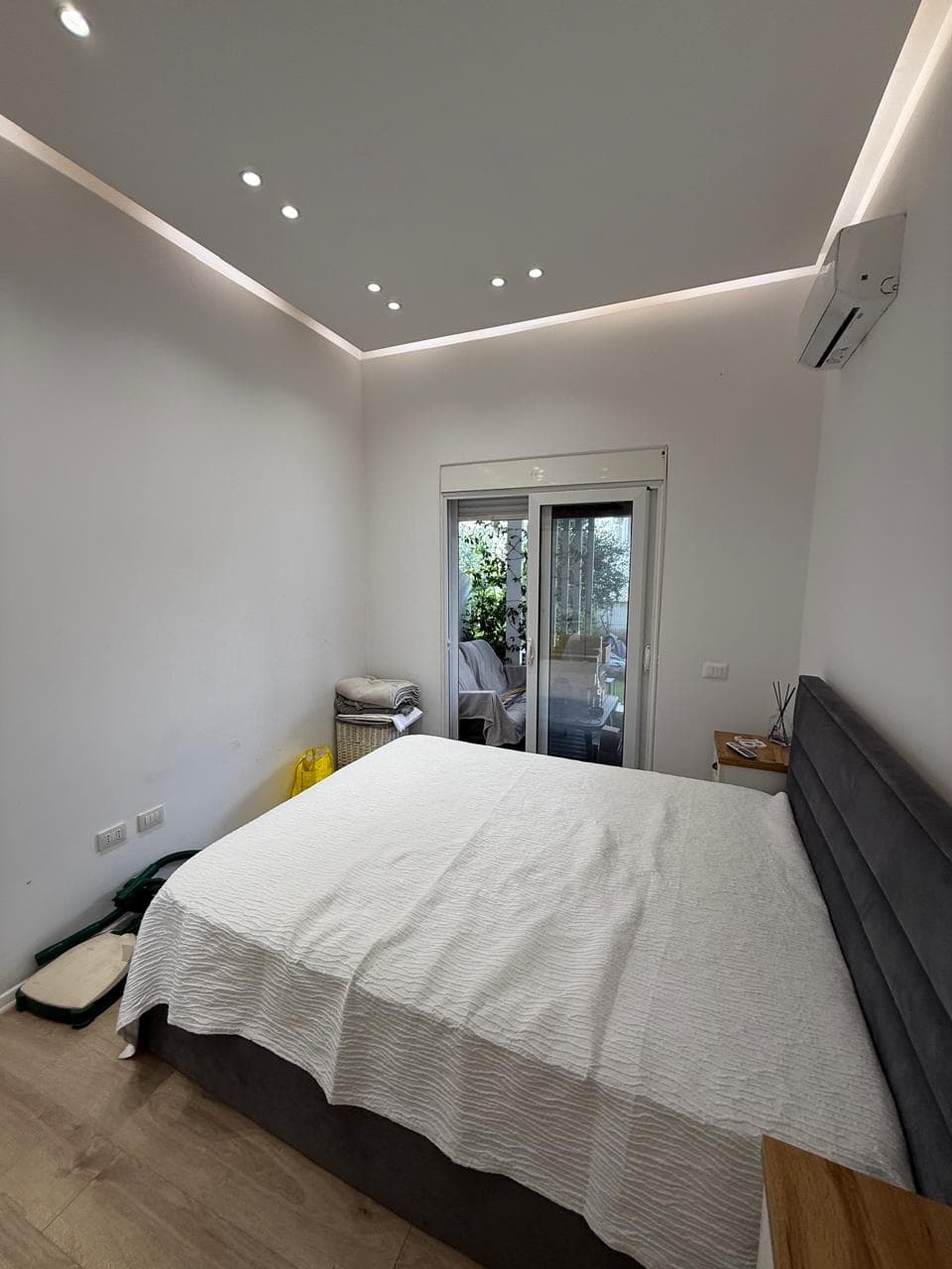 SHITET APARTAMENT 2+1 ME OBORR QERRET,NGJITUR ME HOTEL SUPREME