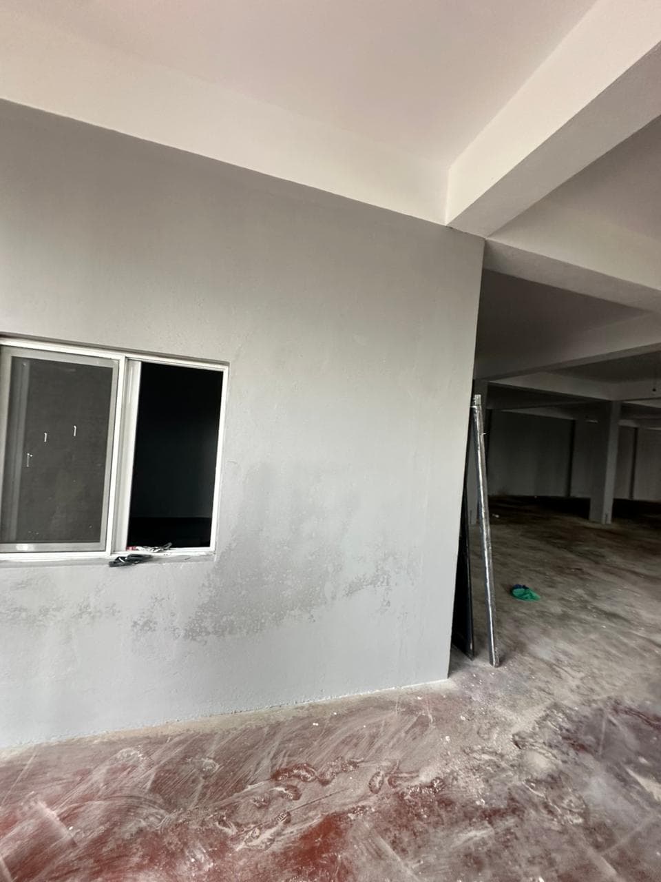 JEPET ME QERA AMBIENT BIZNESI PRANE SPITALI, DURRES 2