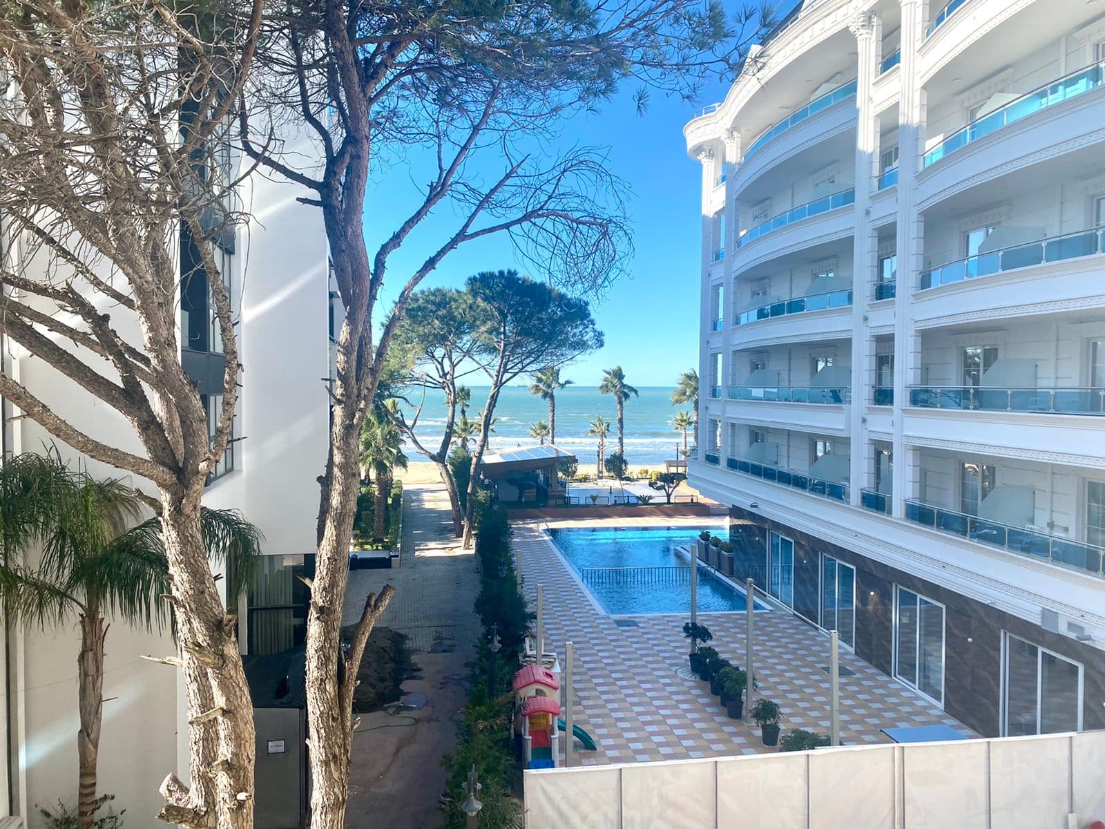 SHITET APARTAMENT 2+1 TEK MAX ROYAL G GOLEM,DURRES.