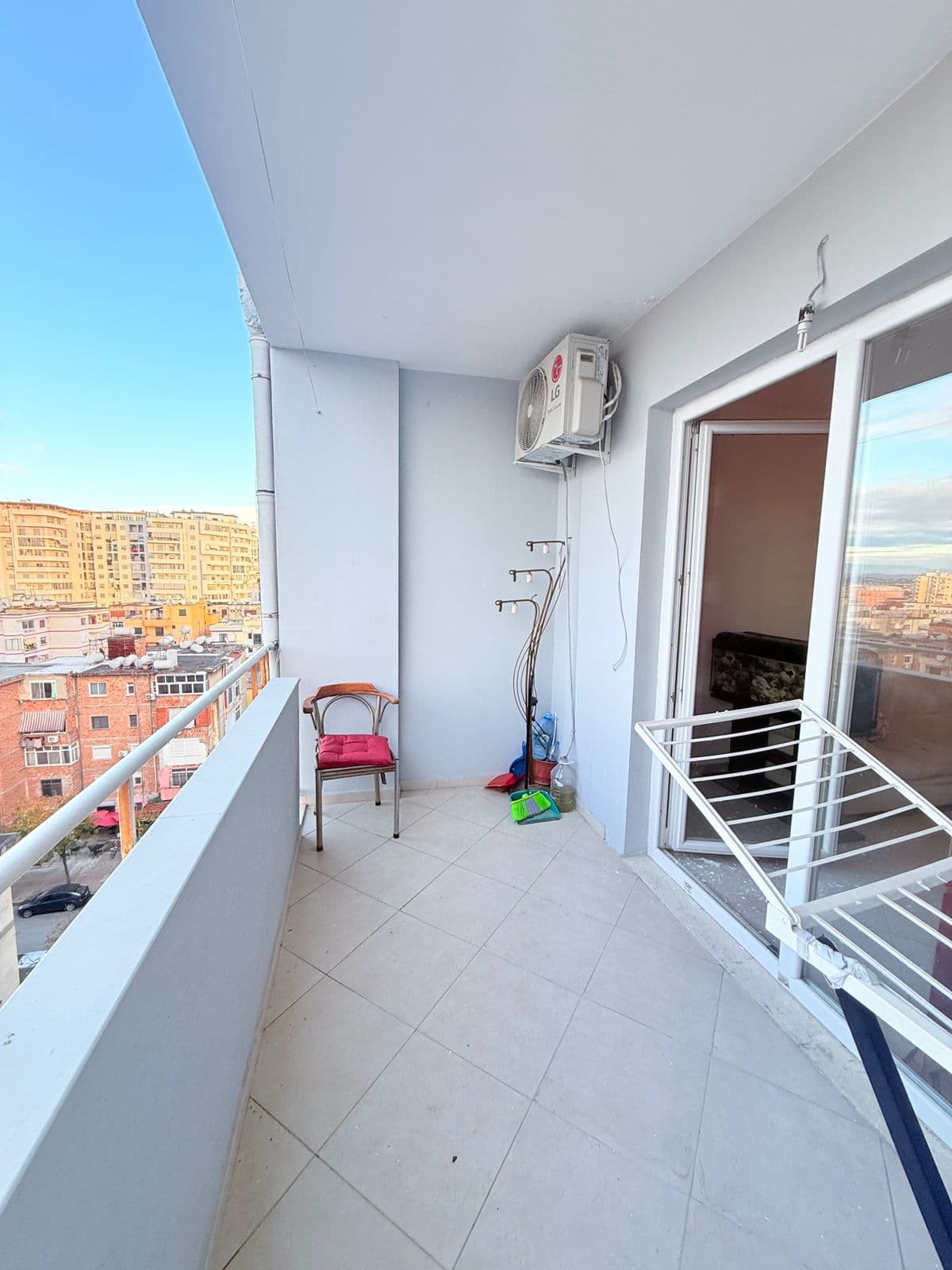 JEPET ME QERA APARTAMENT 1+1 STACIONI TRENIT DURRES 4