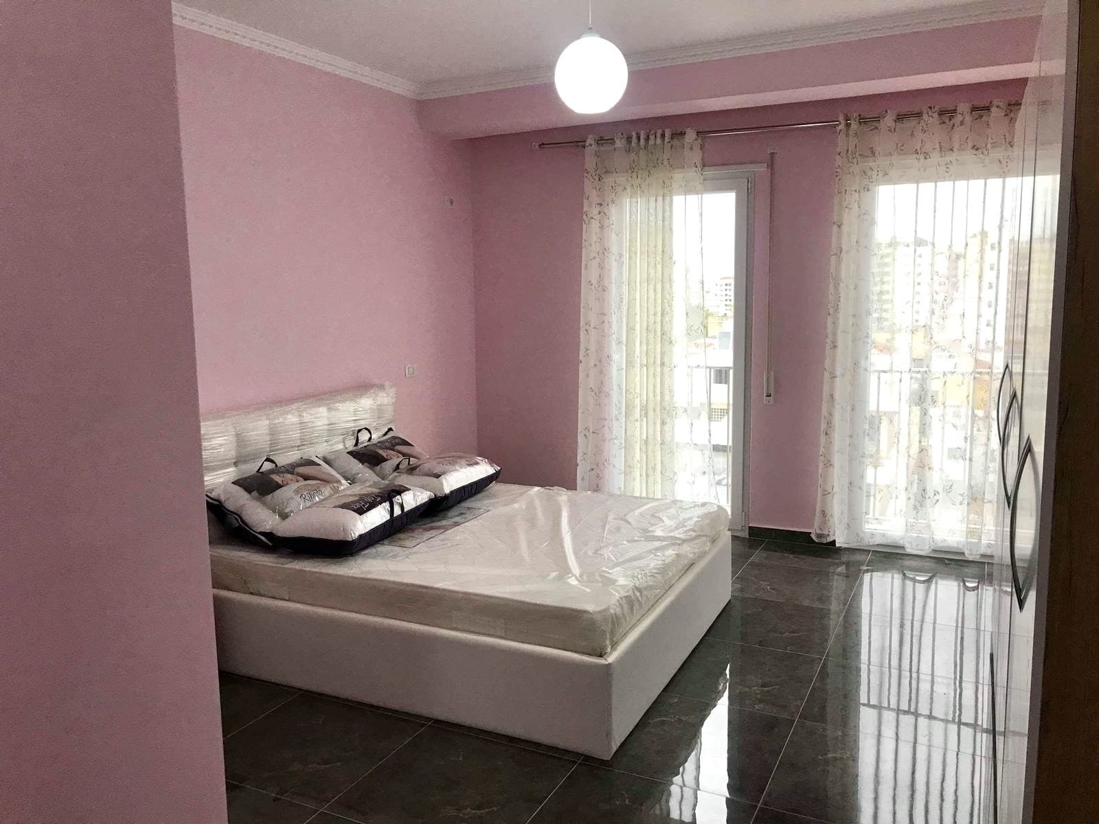 JEPET ME QERA APARTAMENT 2+1 PRANE LULISHTES 1 MAJI, DURRES 3