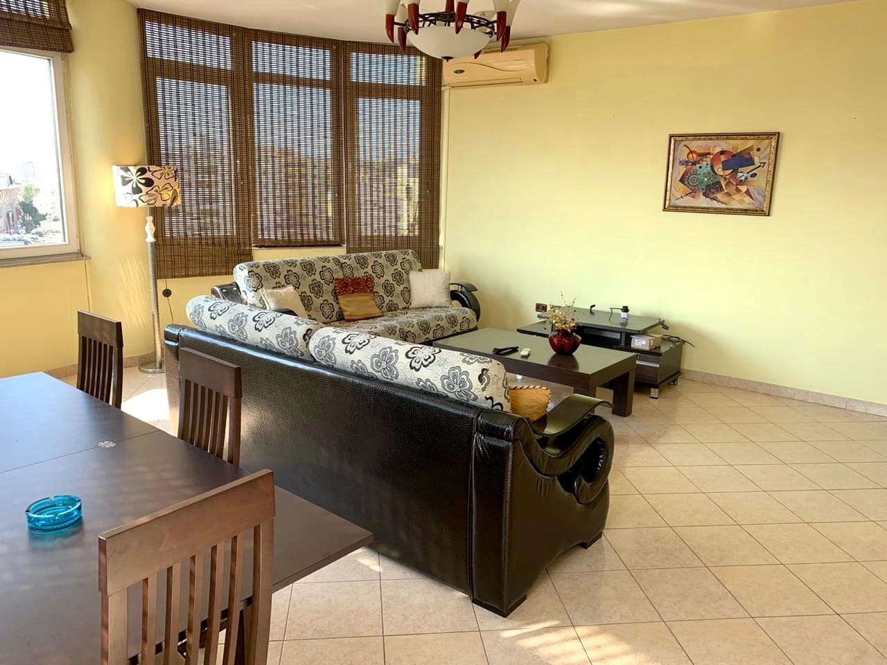 JEPET ME QERA APARTAMENT TEK RRETH RROTULLIMI PRANE STACIONIT TE TRENIT, DURRES. 3
