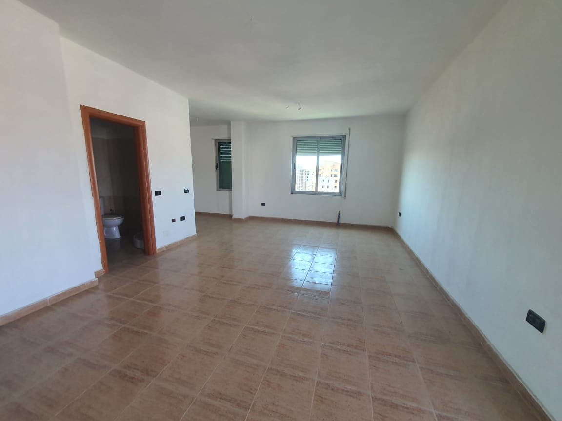 SHITET APARTAMENT 1+1 PRANE RROTES KUQE ,PLAZH ,DURRES.
