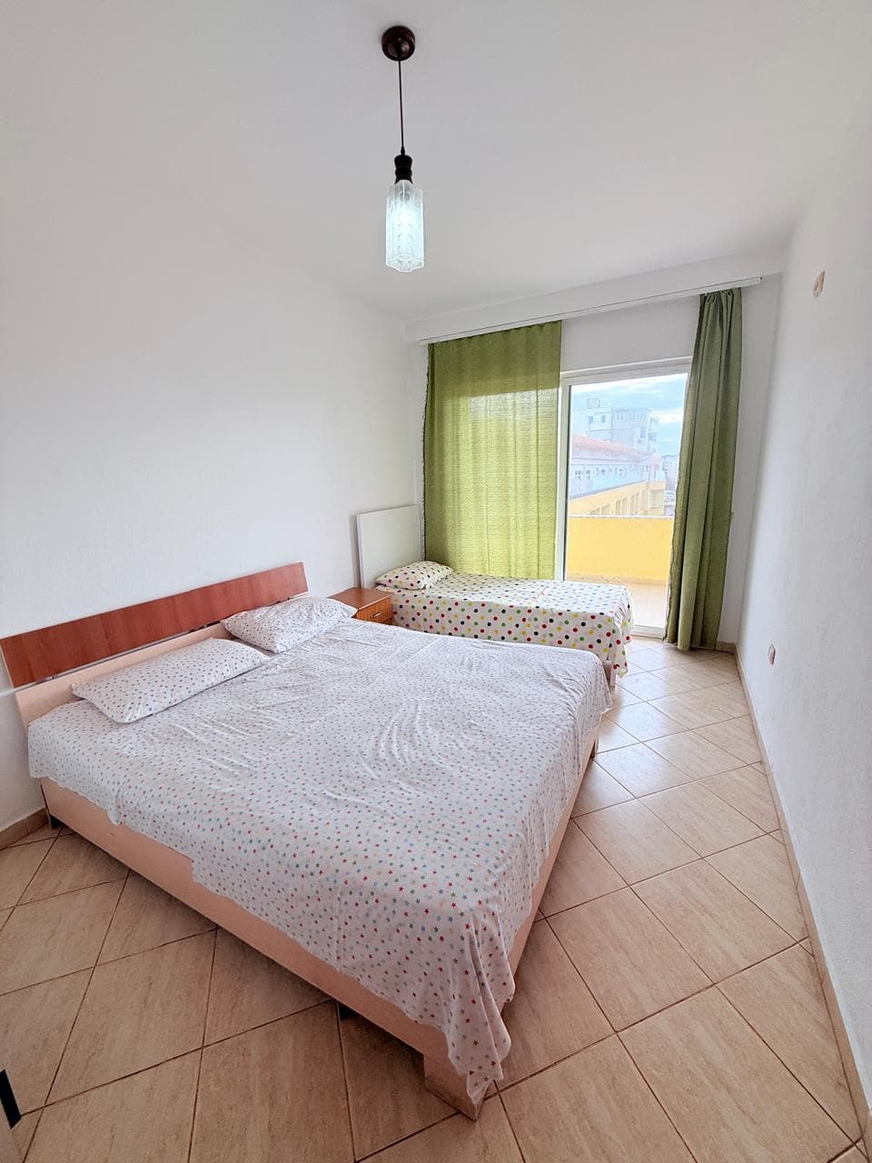 JEPET ME QERA APARTAMENT 2+1 ZONA PELIKANIT PLAZH DURRES