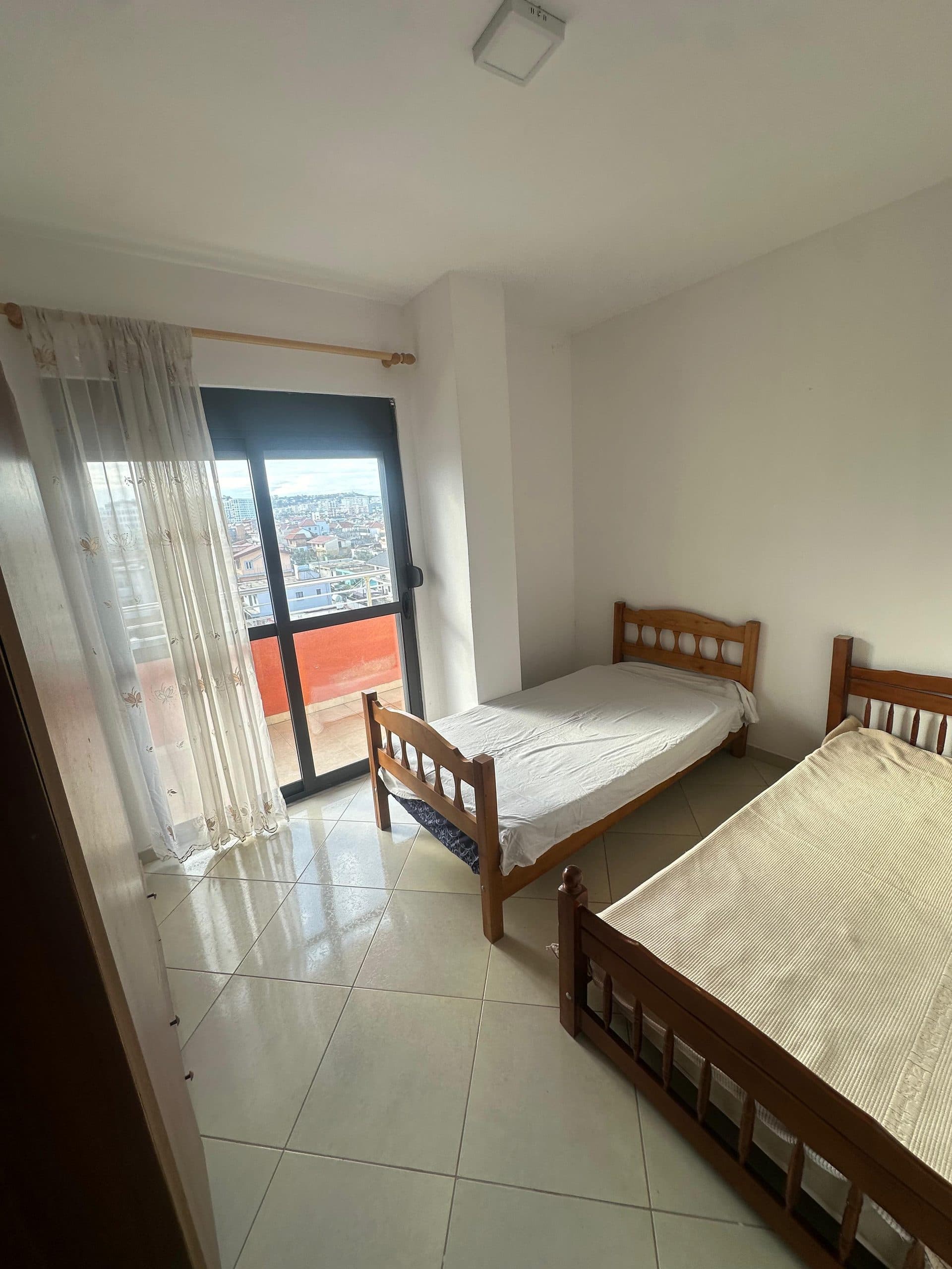 JEPET APARTAMENT ME QERA 2+1 MBRAPA GALAKTIKUT, DURRES. 3
