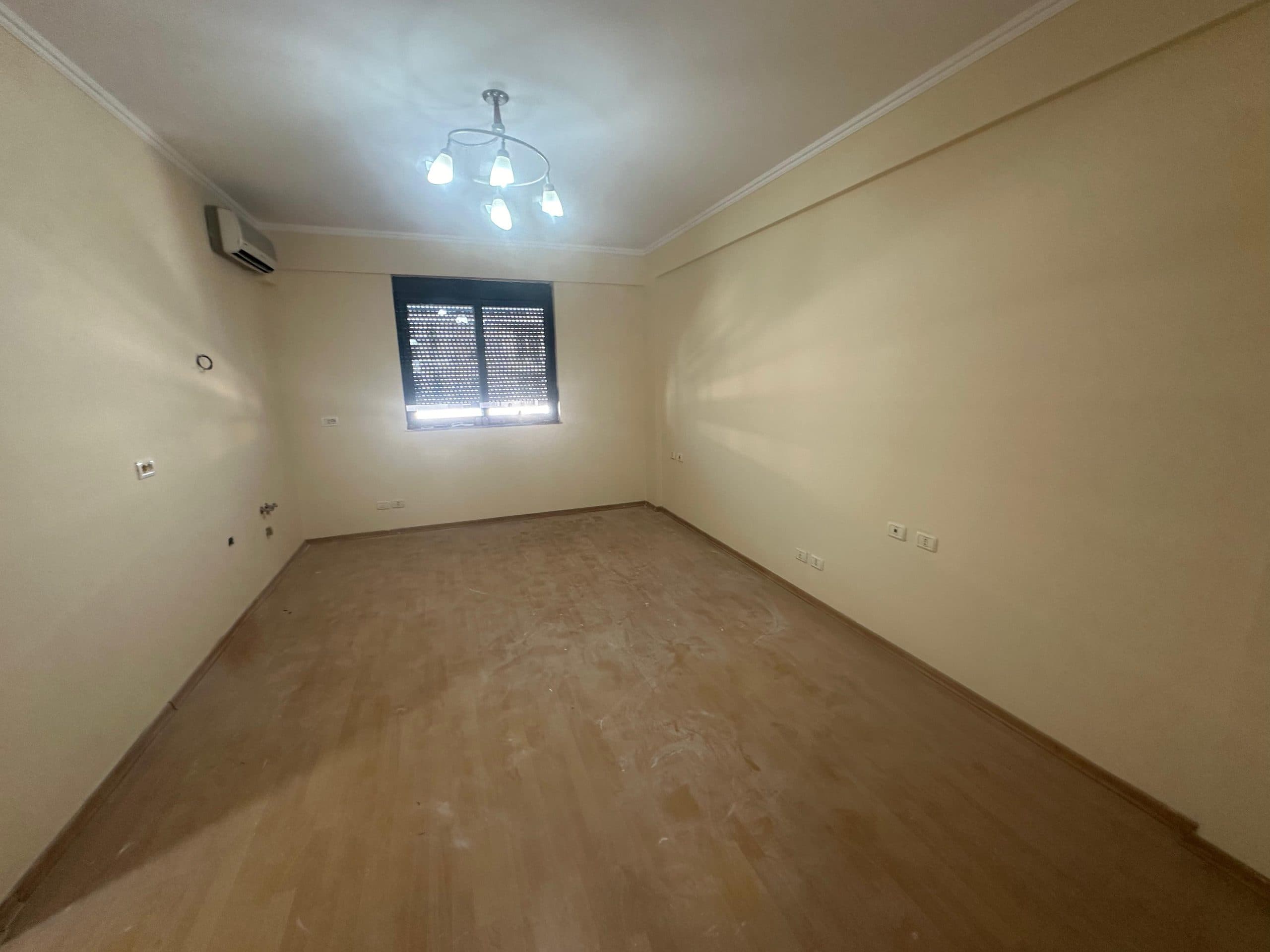 SHITET APARTAMENT 2+1, PRANE SHKOLLES EFTALI KOCI, DURRES. 2