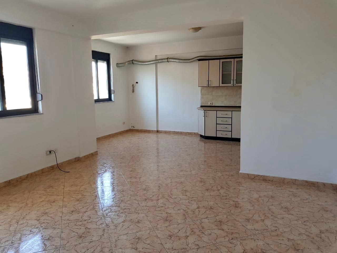 JEPET ME QERA APARTAMENT 2+1, MBRAPA DEGES POLICISE,DURRES. 2