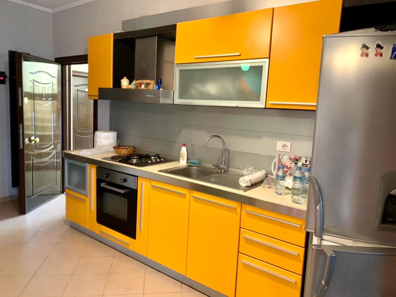SHITET APARTAMENT 1+1 ME PAMJE NGA DETI PRANE MALIT TE ROBIT. 2