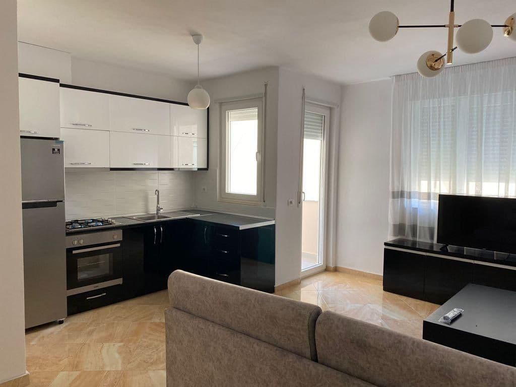 JEPET ME QERA APARTAMENT 1+1 PRANE RESTORANT PINETA,PLAZH,DURRES. 2
