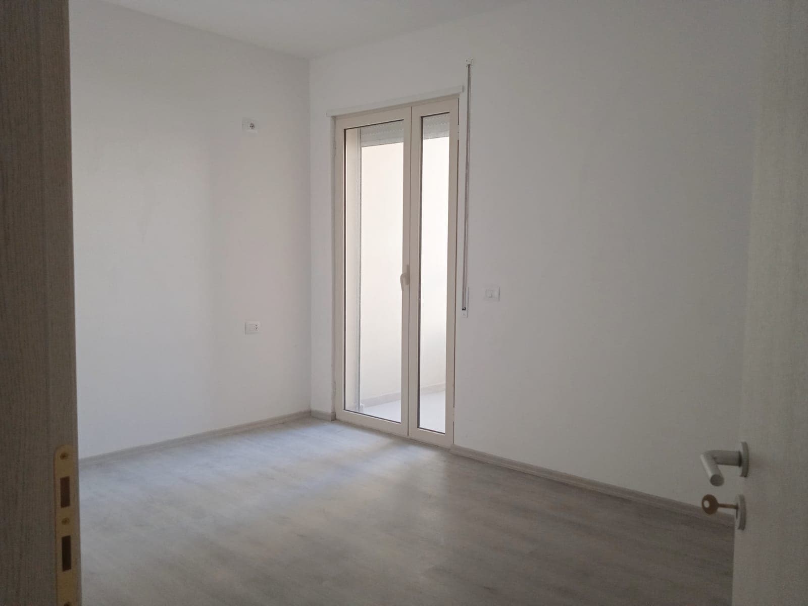 SHITET APARTAMENT 2+1 PRANE PORTIT,DURRES. 4