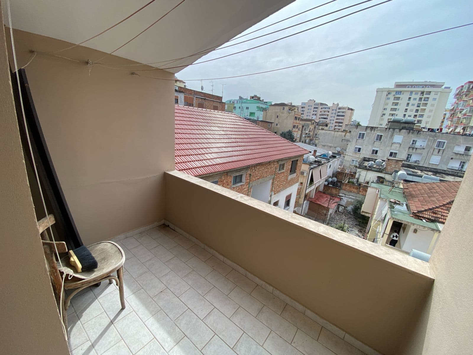 JEPET ME QERA APARTAMENT 1+1, PRANE TREGUT,DURRES. 4