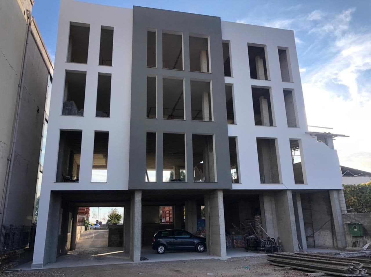 JEPET ME QERA AMBIENT BIZNESI PRANE URES SE DAJLANIT,DURRES. 1