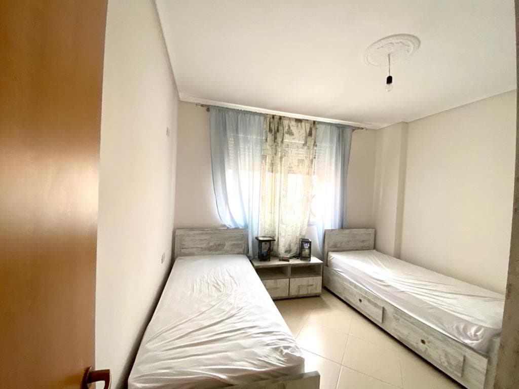 SHITET APARTAMENT 2+1+ GARAZH PRANE SHKOLLES BAJRAM CURRI, PLAZH, DURRES. 4