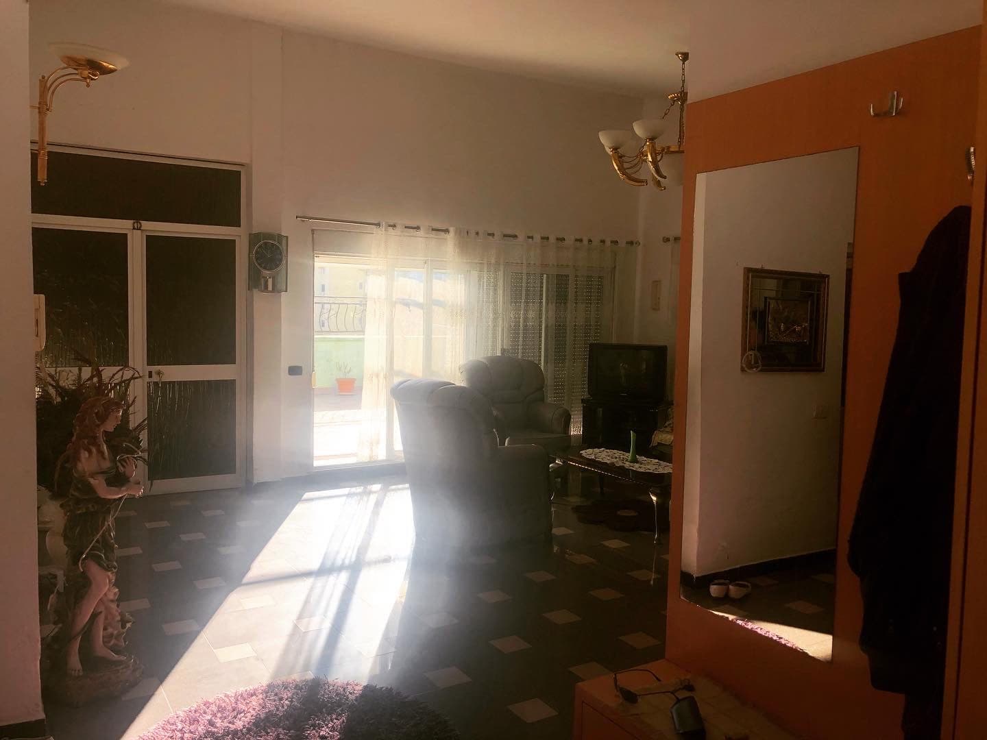SHITET APARTAMENT 3+1 PRANE TREGUT FSHATAR,DURRES!