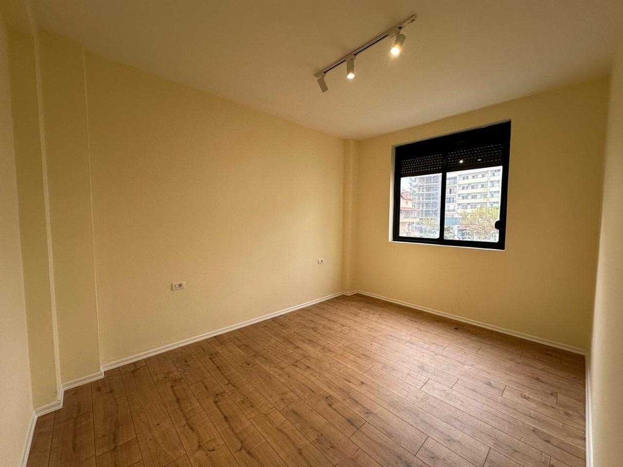 SHITET APARTAMENT 2+1 TEK KALI TROJES PLAZH DURRES. 3