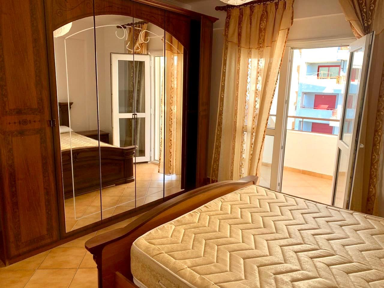 SHITET APARTAMENT 2+1, RRUGA TAULANTIA, PERBALL PISTES NE VOLLGA. 4
